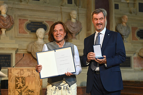 Aushaendigung  Bayerischer Verdienstorden.