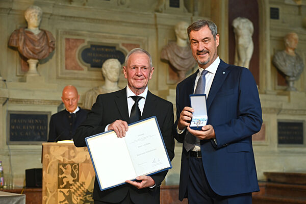 Aushaendigung  Bayerischer Verdienstorden.