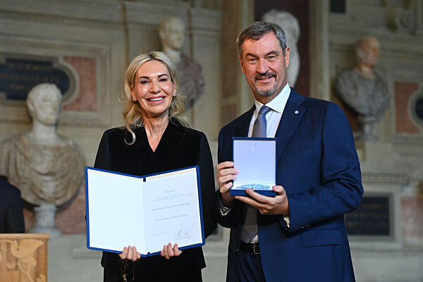 Aushaendigung  Bayerischer Verdienstorden.