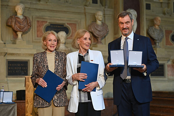 Aushaendigung  Bayerischer Verdienstorden.