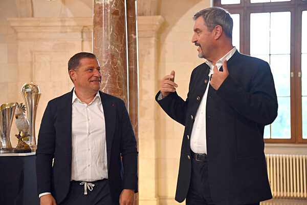 Markus SOEDER (Ministerpraesident Bayern und CSU Vorsitzender) empfaengt die Meistermannschaften des FC Bayern in der Staatskanzlei in Muenchen.