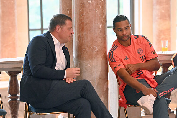 Markus SOEDER (Ministerpraesident Bayern und CSU Vorsitzender) empfaengt die Meistermannschaften des FC Bayern in der Staatskanzlei in Muenchen.