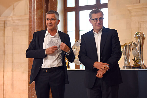 Markus SOEDER (Ministerpraesident Bayern und CSU Vorsitzender) empfaengt die Meistermannschaften des FC Bayern in der Staatskanzlei in Muenchen.