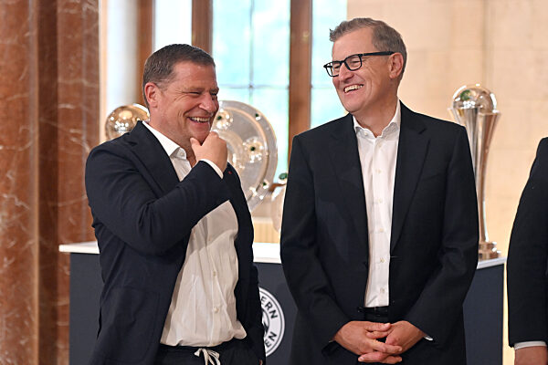 Markus SOEDER (Ministerpraesident Bayern und CSU Vorsitzender) empfaengt die Meistermannschaften des FC Bayern in der Staatskanzlei in Muenchen.