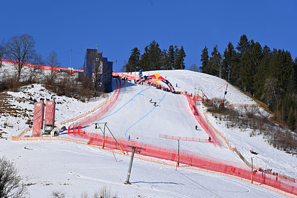 Ski Alpin:.Abfahrtstraining der Herren in Kitzbuehel 86.Hahnenkammrennen