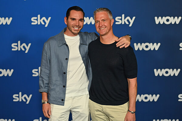 SKY SPOTLIGHT Program Presentation / Red Carpet