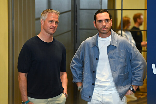 SKY SPOTLIGHT Program Presentation / Red Carpet