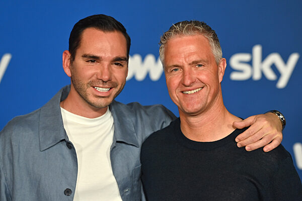 SKY SPOTLIGHT Program Presentation / Red Carpet