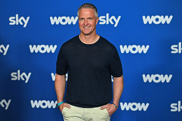 SKY SPOTLIGHT Program Presentation / Red Carpet