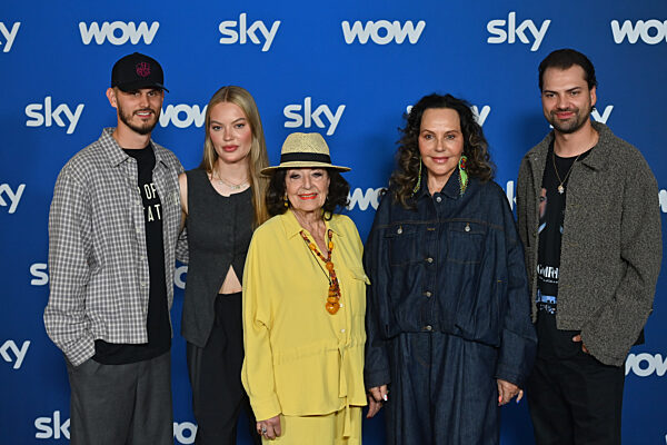 SKY SPOTLIGHT Program Presentation / Red Carpet