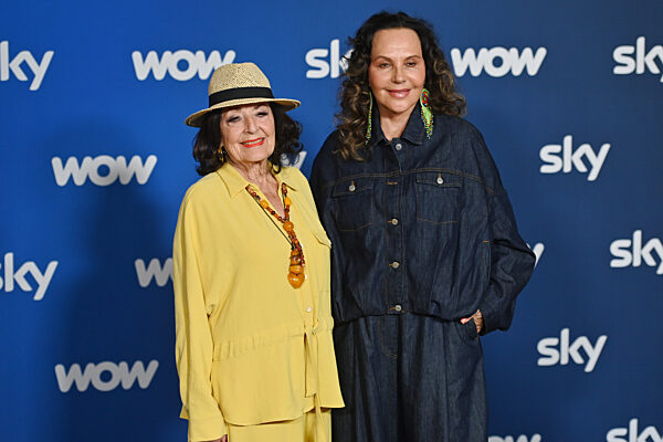 SKY SPOTLIGHT Program Presentation / Red Carpet