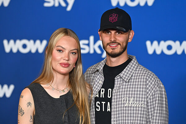 SKY SPOTLIGHT Program Presentation / Red Carpet