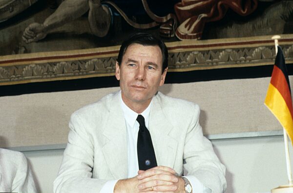 Nicola "Niki" Pilic
(Tennistrainer)
04/88...