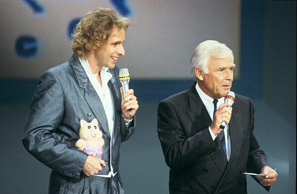 Joachim Fuchsberger (re.) 
mit Thomas Gottschalk
09/87 ru




Joachim...