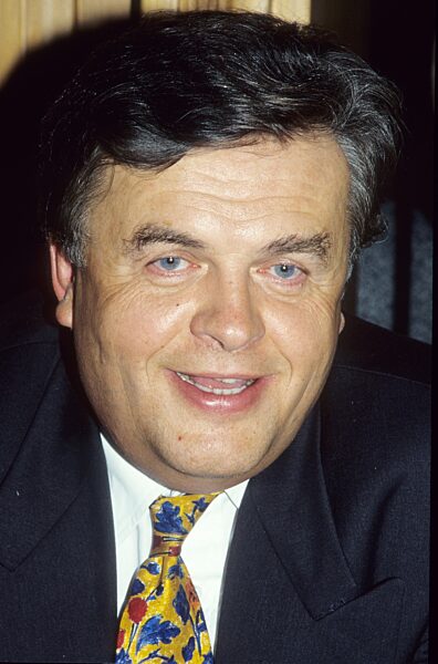 Dr. Helmut Thoma
           10/93 kück

Mann Fernsehen Management...