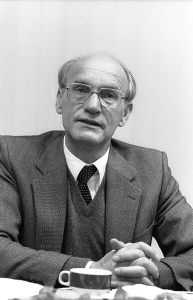 Heinz Nixdorf
(Unternehmer)
12/83 ru




Heinz Nixdorf am 13...