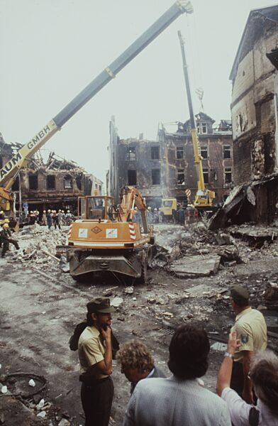 Tanklastzugunglück Herborn
Aufräumarbeiten
07/87 teu


 
Tanklastzugunglück...