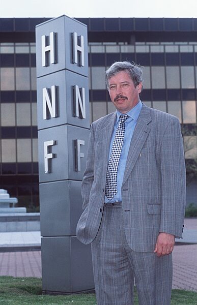 Norbert Ryska
        (Geschäftsführer HNF)
              04/99...