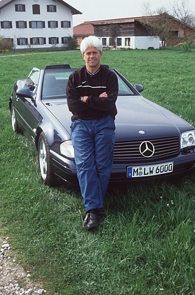 Werner Lorant
mit Mercedes 320 SL in
"auto motor und sport tv" (VOX)
04/00...