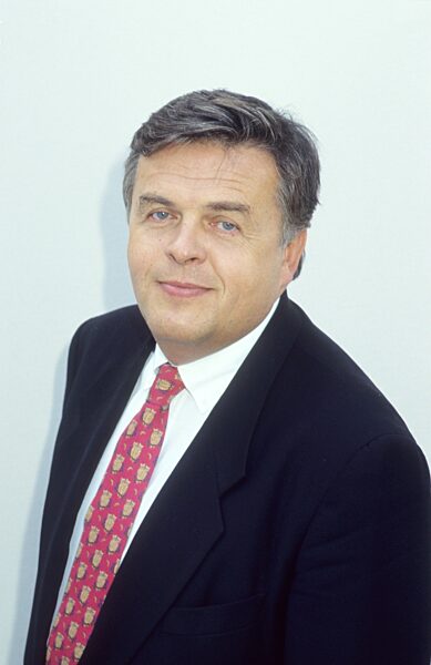 Dr. Helmut Thoma 
(TV-Manager)
09/91 te




Dr...