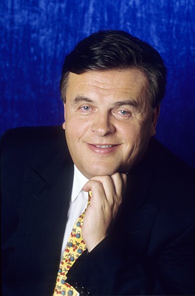 Dr. Helmut Thoma
             04/94 am

Mann Fernsehen Management...