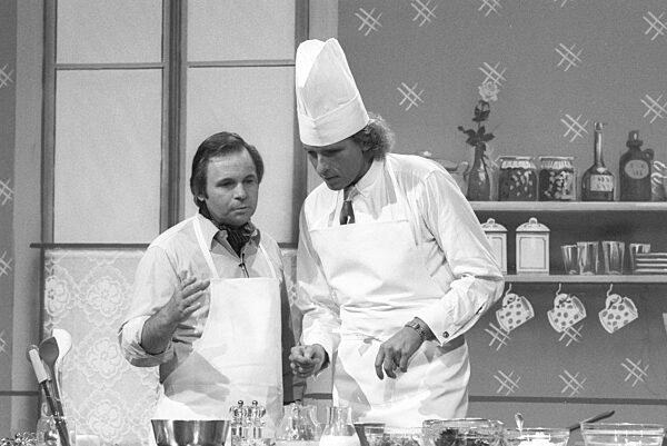 Eckart Witzigman (li)
und Thomas Gottschalk
11/84 rag


Thomas Gottschalk...