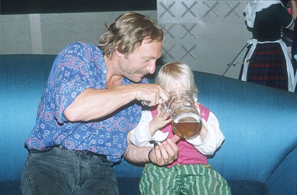 Franz-Xaver Kroetz &
   Tochter Josefine   05/92 nou

Mann Autor Regie...