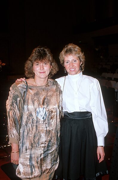 Marlies Göhr (li.)
mit Annegret Richter
12/89 hör




Marlies Göhr (li...