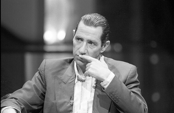 Stephan Remmler
(Sänger, Musiker)
02/90 ru
Stephan Remmler in der ZDF Show...