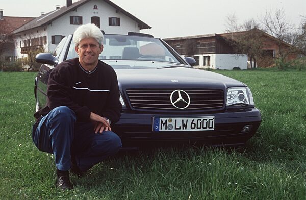 Werner Lorant
mit Mercedes 320 SL in
"auto motor und sport tv" (VOX)
04/00...