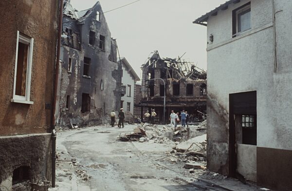 Tanklastzugunglück Herborn
Unglücksstelle 
07/87 teu


 
Tanklastzugunglück...