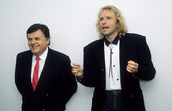 Dr. Helmut Thoma (li.)
mit Thomas Gottschalk
09/89 ue




Dr...