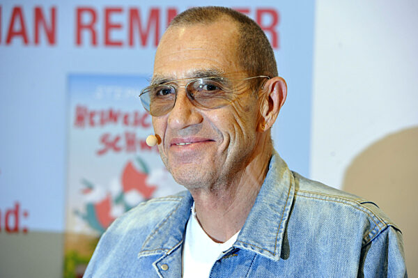 Stephan Remmler
(Sänger)
10/15 thg
Stephan Remmler am 17...