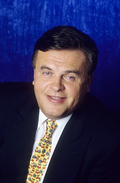 Dr. Helmut Thoma
             04/94 am

Mann Fernsehen Management...