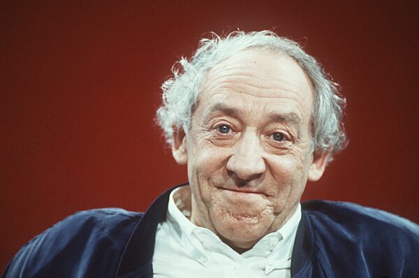 Dieter Hallervorden
              03/92 pp

Mann Fernsehen Film...