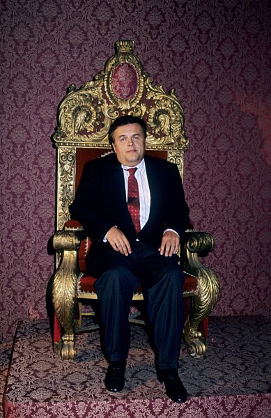 Dr. Helmut Thoma 
(TV-Manager)
07/90 ue




Dr...