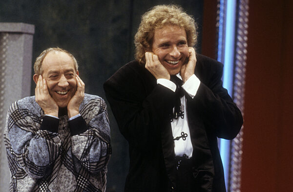 Thomas Gottschalk (re.) 
mit Dieter Hallervorden
02/88 ru




Thomas...