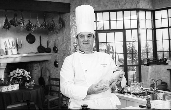Paul Bocuse
(Koch)    
11/87 dar




Paul Bocuse im November 1987

Mann...
