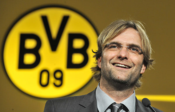 BVB-Trainer Jürgen Klopp lacht am Sonntag (23.11...