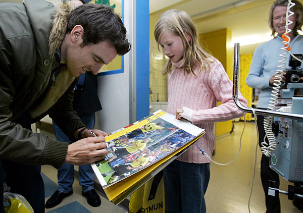 BVB-Spieler besuchen Kinderklinik - Metzelder