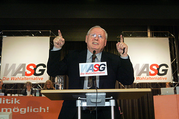 Der Fraktionsvorsitzende der Linken im Bundestag, Oskar Lafontaine...