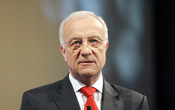 WDR-Intendant Fritz Pleitgen spricht am Donnerstag (23.11...