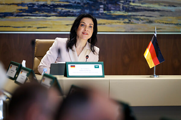 BM Reiche reist nach Saudi Arabien