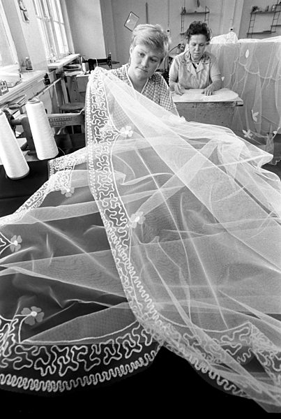 DDR - Produktion im VEB Stickschleier Geyer