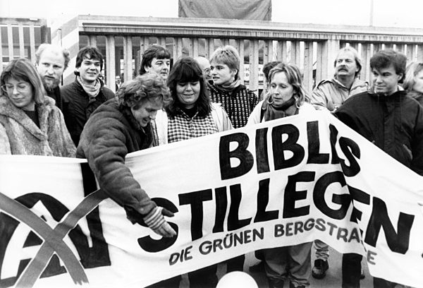 Members of the Green Party block driveway to nuclear power plant Biblis in 1989