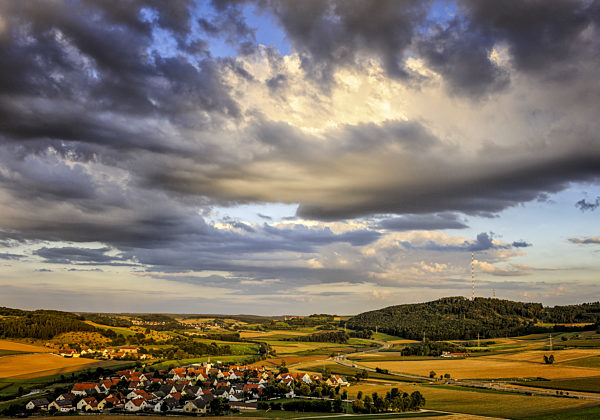 Wolkenstimmung, Noerdlinger Ries, Bayern, Deutschland