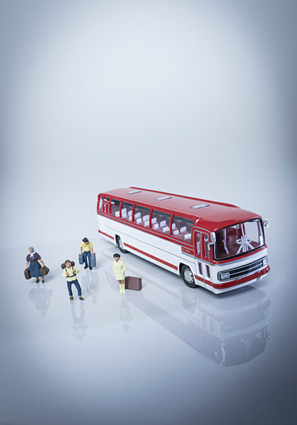 Modell-Autobus mit Passagieren