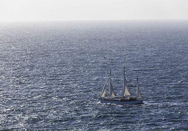 Segelschiff in voller Fahrt