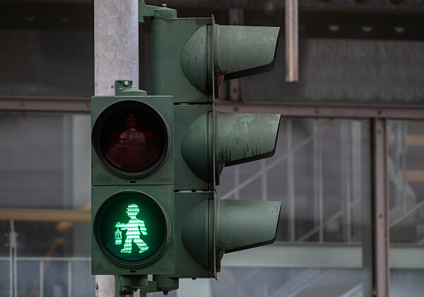 Bergmann leuchtet als Ampelmännchen