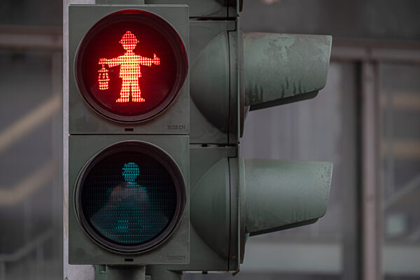Bergmann leuchtet als Ampelmännchen
